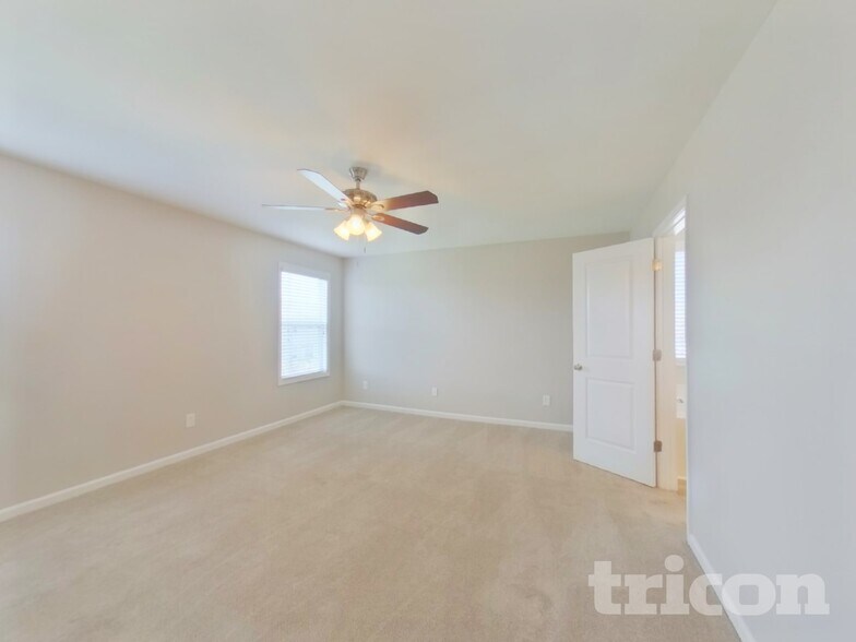 Building Photo - 831 Dovefield Ln