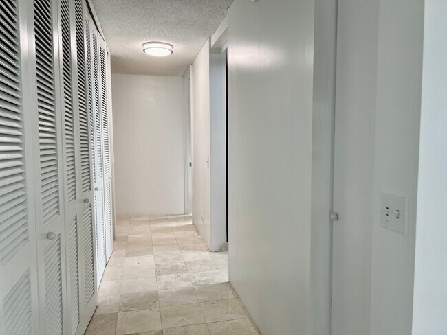 Building Photo - 250 Kawaihae St