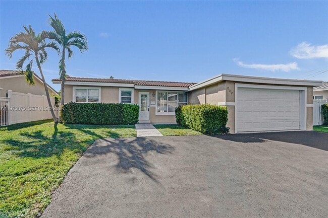 Building Photo - 949 SE 10th Ct