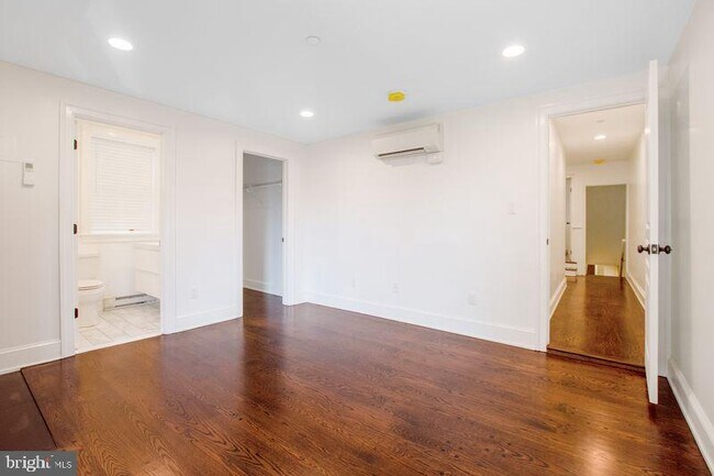 Building Photo - 8 N New St