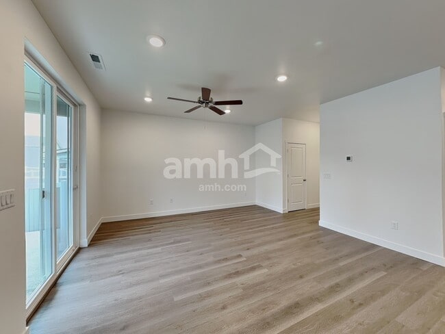 Building Photo - 4823 85th Dr NE