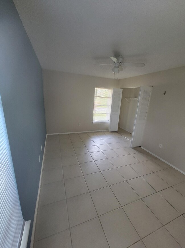 Building Photo - 3904 NW Cinnamon Tree Cir