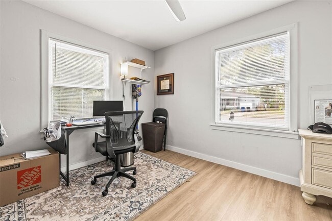 Building Photo - 2867 12th Ave N