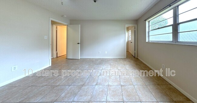 Building Photo - 31211 Stoney Brook Dr