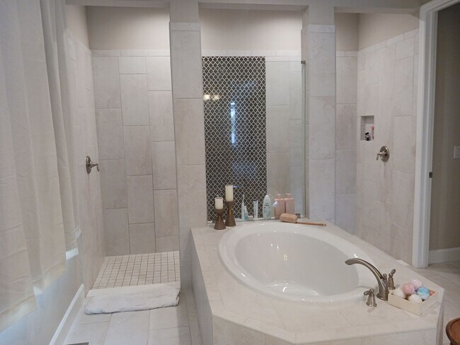 Building Photo - Here is your chance to live in Model Home!...