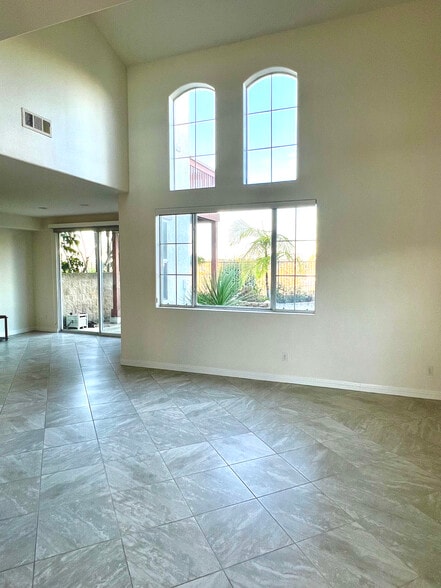 livingroom to back - 1736 Bluebird Ln