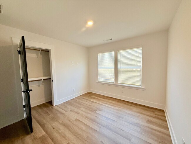 Building Photo - 2805 Fordwood Dr