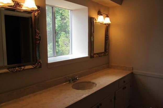 Building Photo - 833 Timber Dr
