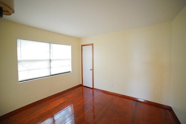 Building Photo - 231 Gaile Ave
