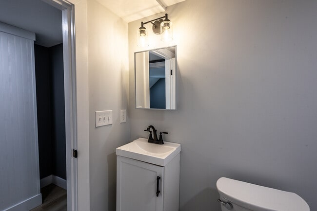 Building Photo - 120 College Street Rd