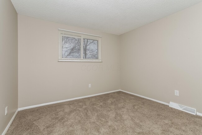 Building Photo - 2033 Queensbridge Dr