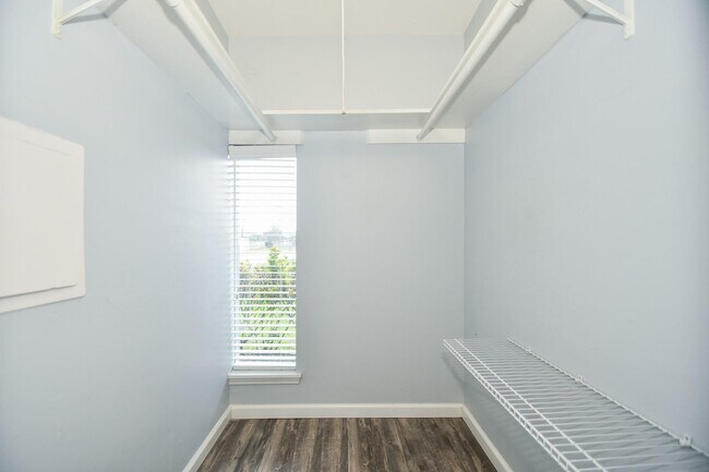 Building Photo - 12927 Westmere Dr