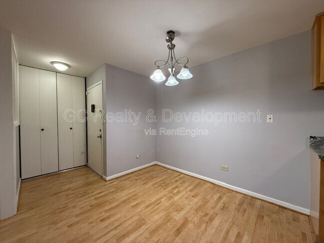 Building Photo - 1180 Meadow Ln