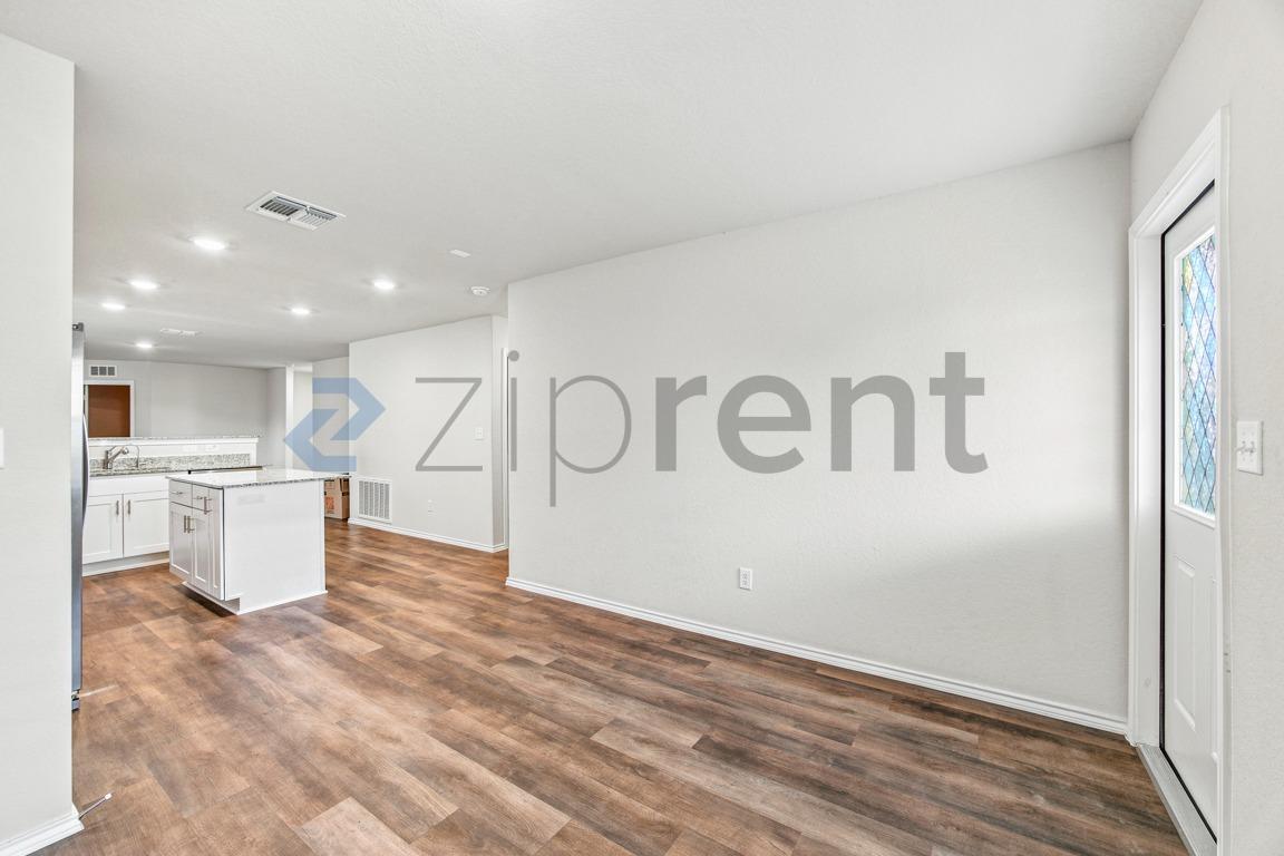 Building Photo - Unit