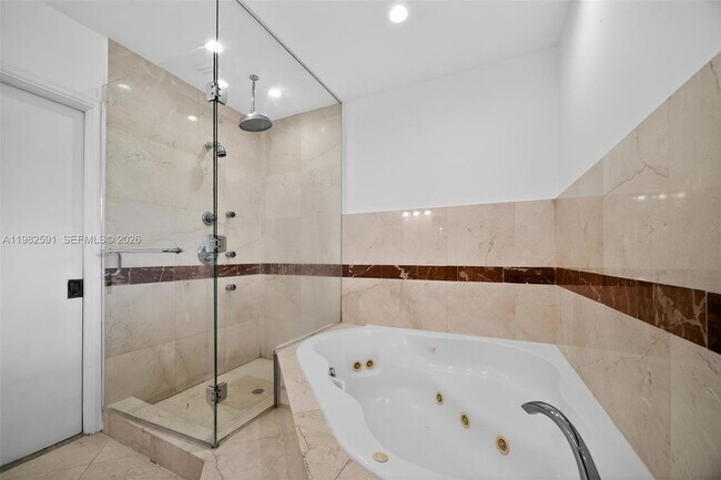 Building Photo - 8651 NE 10th Ct