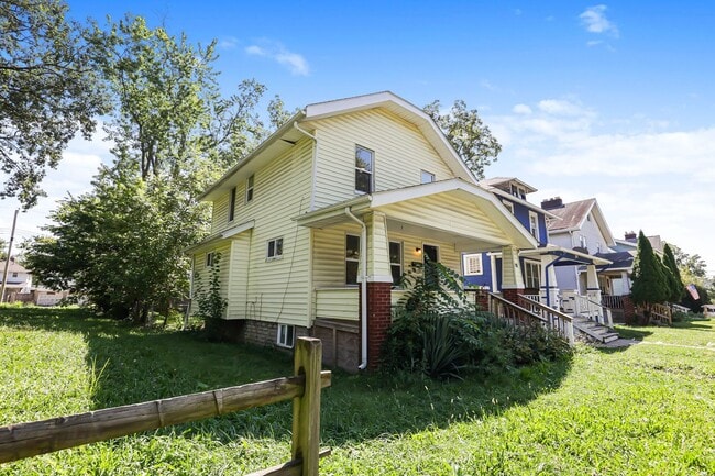Building Photo - 450 S Terrace Ave