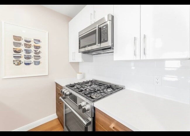 Building Photo - 425 Lagrange St