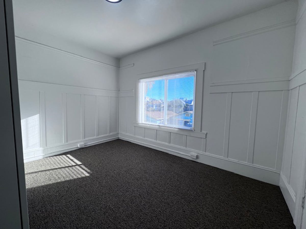 Building Photo - 709 32nd St