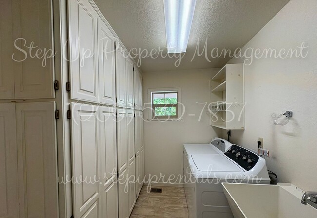 Building Photo - Spacious Curtis Creek Ranch Home in a Quiet Cul-de-Sac with Large Garage & Private Outdoor Space