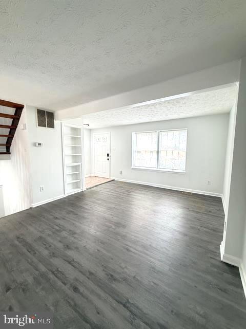 Building Photo - 6131 Gardenia Ct