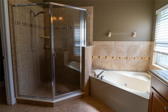 Building Photo - 5144 Legacy Oaks Dr