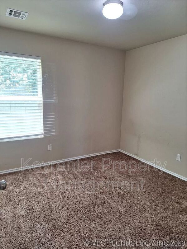 Building Photo - 1209 Ironstone Dr