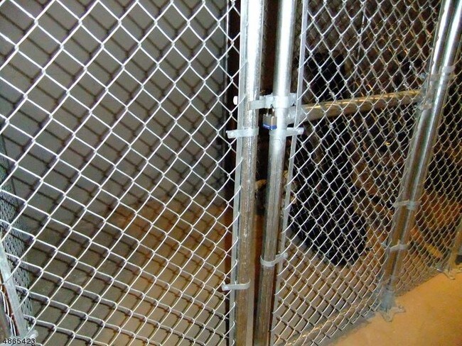 Building Photo - 1057 Pierpont St