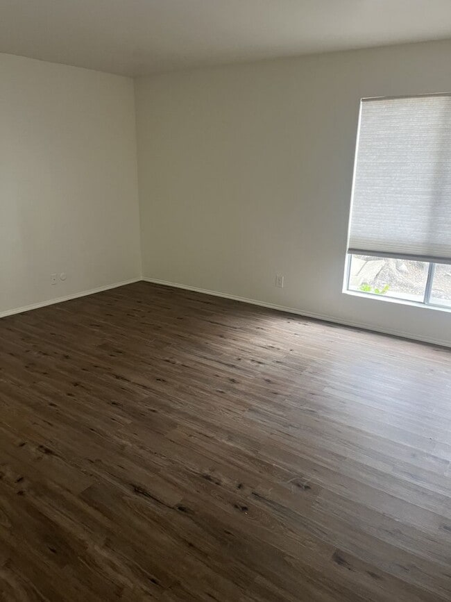 Building Photo - 2 Bedroom/ 2 Bath Condo with Community Pool