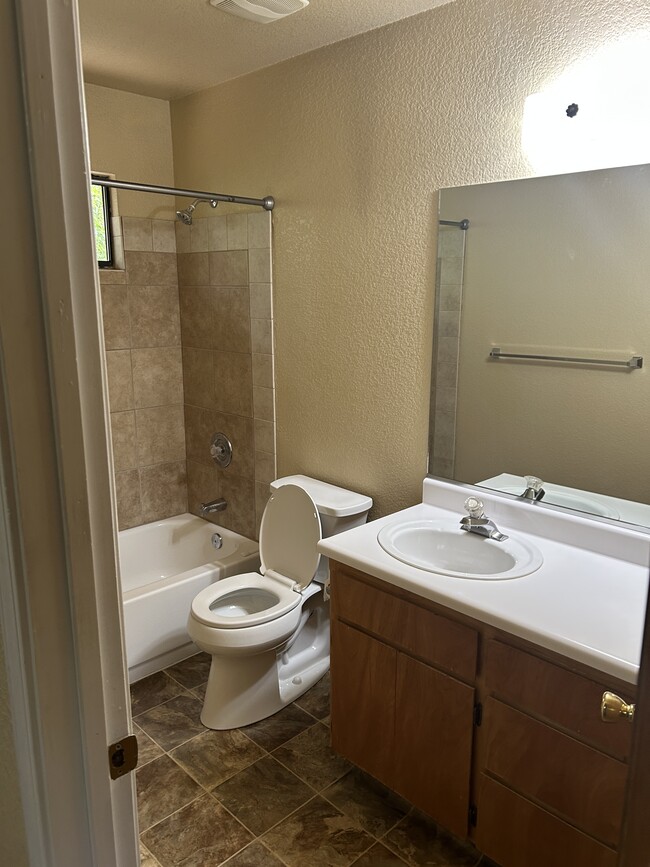 Building Photo - 11142 Linda Dr
