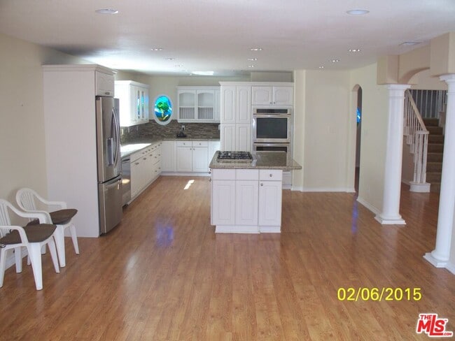 Building Photo - 7830 W 83rd St