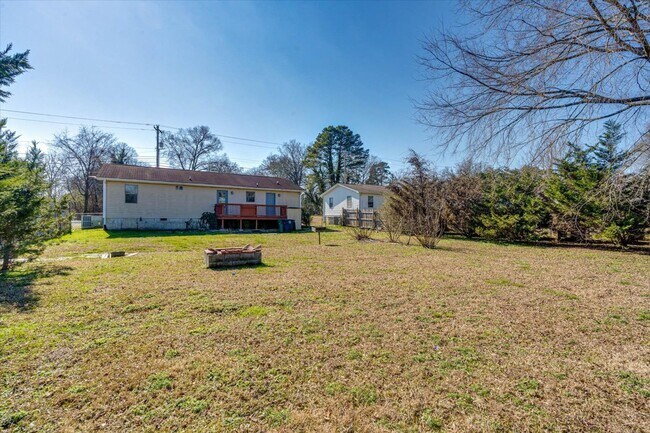 Building Photo - Charming, Pet-Friendly Home in East Ridge — Roomy Yard, Updated Features & Great Location!