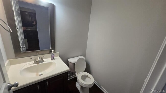 Building Photo - 41786 Primrose Dr