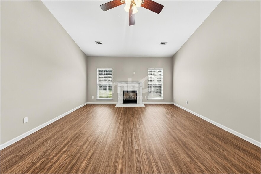Building Photo - 1523 Cardinal Ln