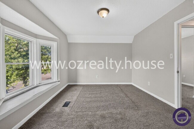 Building Photo - 640 Nesslewood Ave