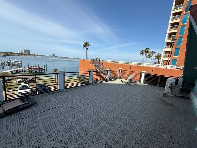 Building Photo - Pensacola Beach - 3 bedroom, 4 bathroom - 2nd and 3rd floor balconies with water view