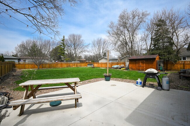 Building Photo - 23712 W Main St