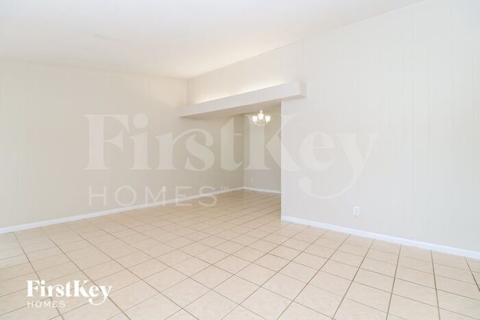 Building Photo - 445 Ridge Dr