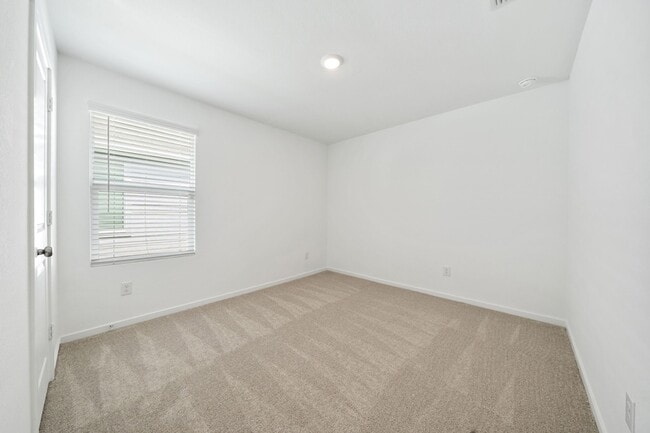 Building Photo - 3912 Pontchartrain Pkwy