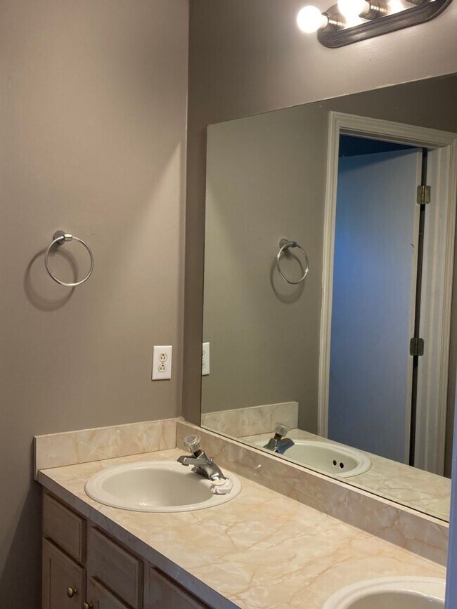 Building Photo - 3616 Longhaven Crossing