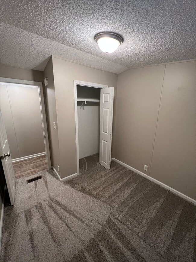 Building Photo - 3 Bedroom/2 Bathroom Home on 1 Acre of Land