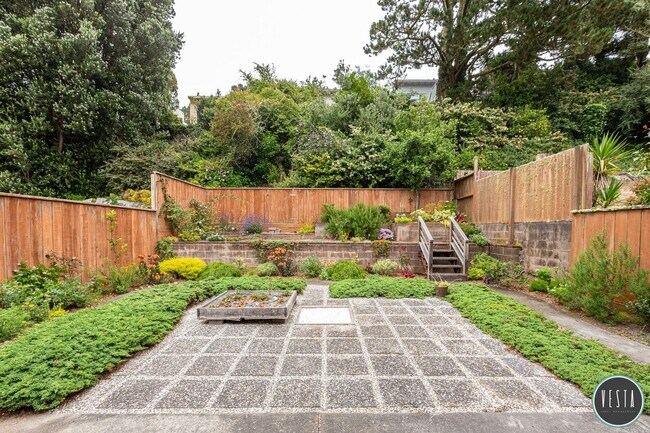 Building Photo - Exceptional Mid-Century 3BR Home in One of San Francisco's Hidden Gems