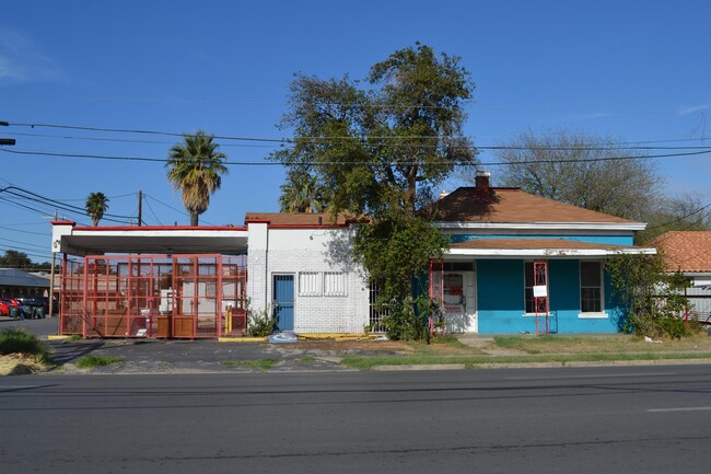 Building Photo - 1416 Victoria St