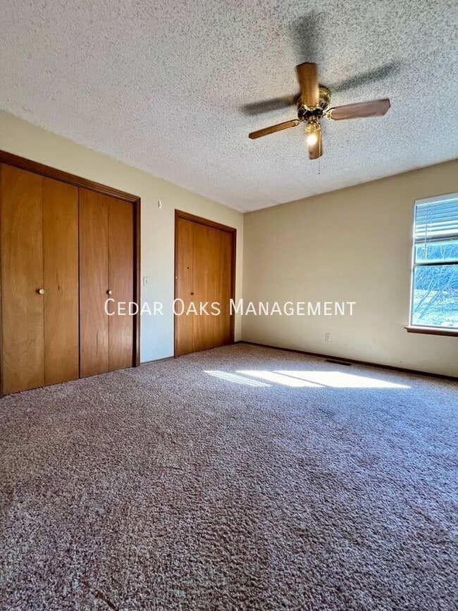 Building Photo - 4102 N Sunflower Cir
