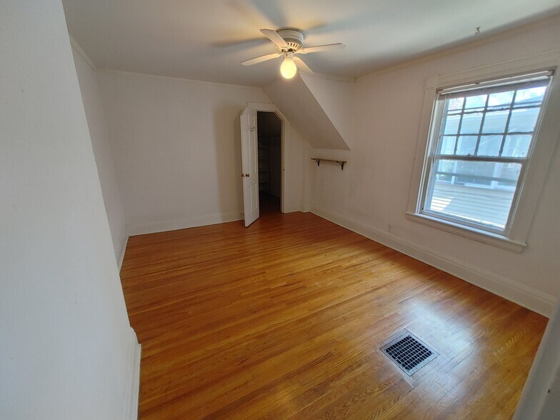Building Photo - 39 Rutgers St