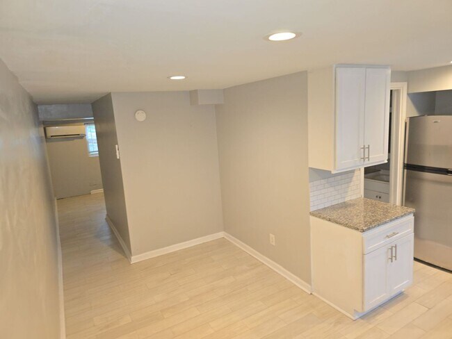 Building Photo - Studio unit available