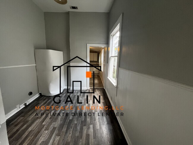 Building Photo - 726 E 38th St
