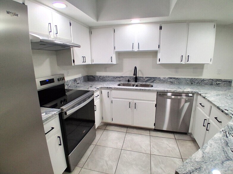 Building Photo - 10490 Chalmer St