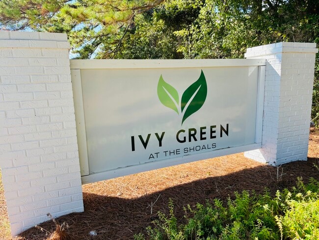 Building Photo - Ivy Green at the Shoals