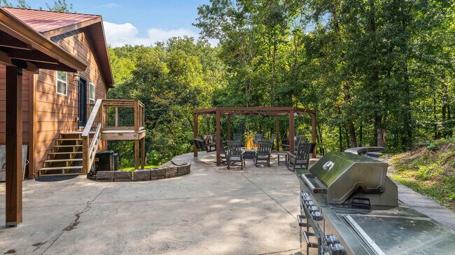 Building Photo - 2209 Henderson Springs Rd