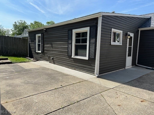 Building Photo - 2553 Edgebrook Ave